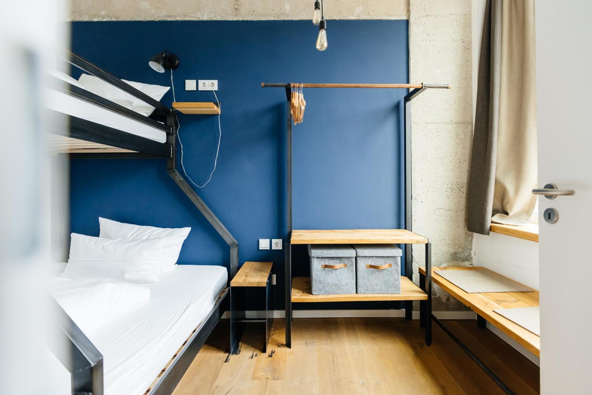 Staycity Aparthotels Leipzig City Centre Εξωτερικό φωτογραφία A typical room at a youth hostel