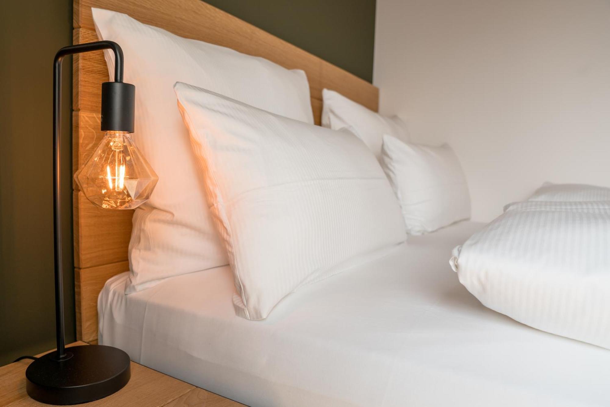 Staycity Aparthotels Leipzig City Centre Εξωτερικό φωτογραφία A bed with pillows